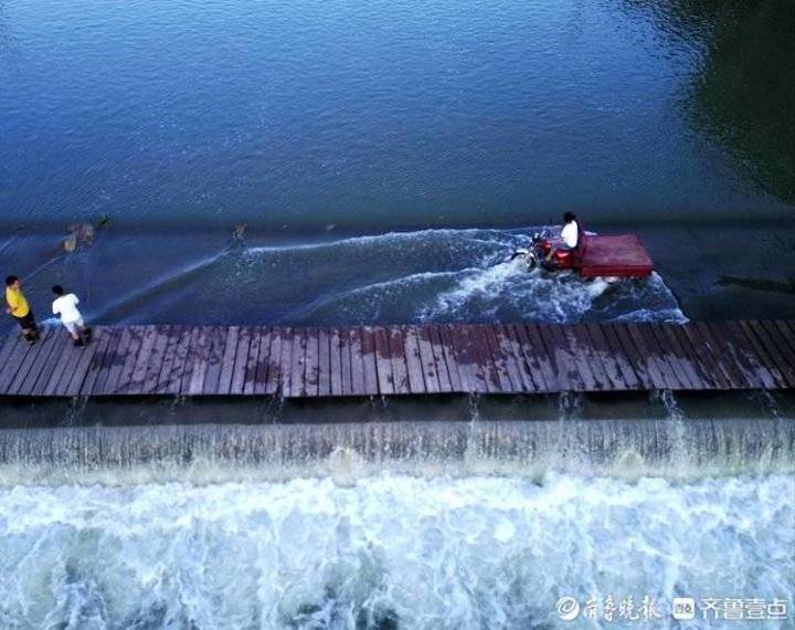 【中国红·齐鲁行】济南南山水量大增，门牙景区小桥流水美如江南